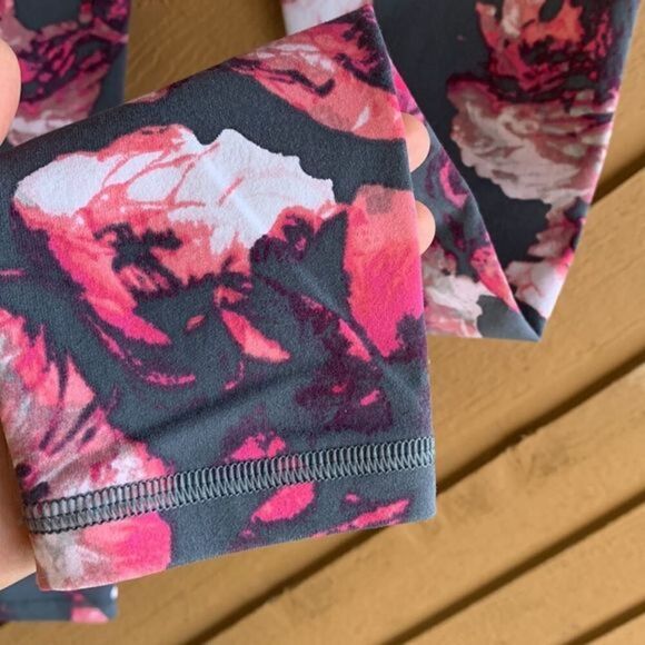 Victoria’s Secret Sport Knockout Grey & Pink Floral Leggings - Picture 5 of 5